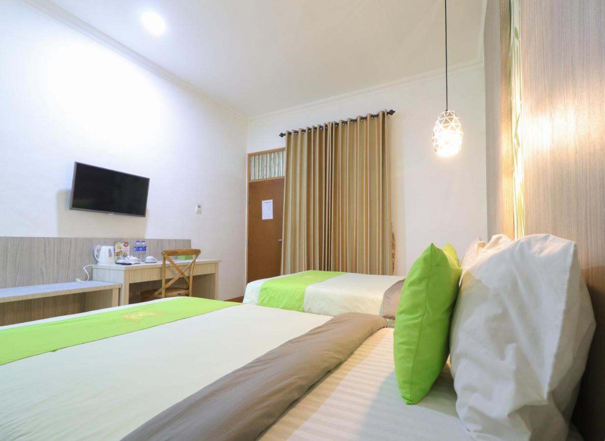 Hotel Huswah Airport Tangerang Exterior photo